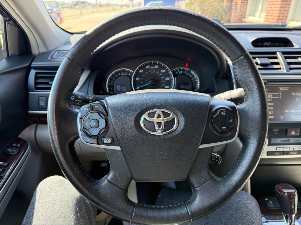 2014 Toyota Camry Image 10