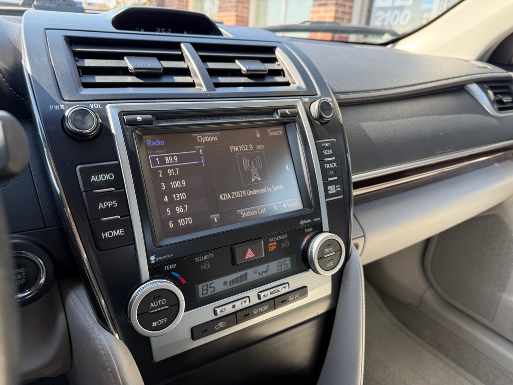 2014 Toyota Camry Image 12