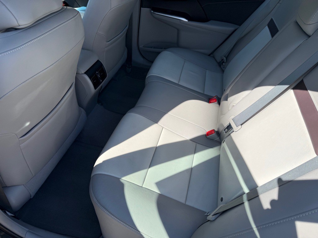 2014 Toyota Camry Image 18