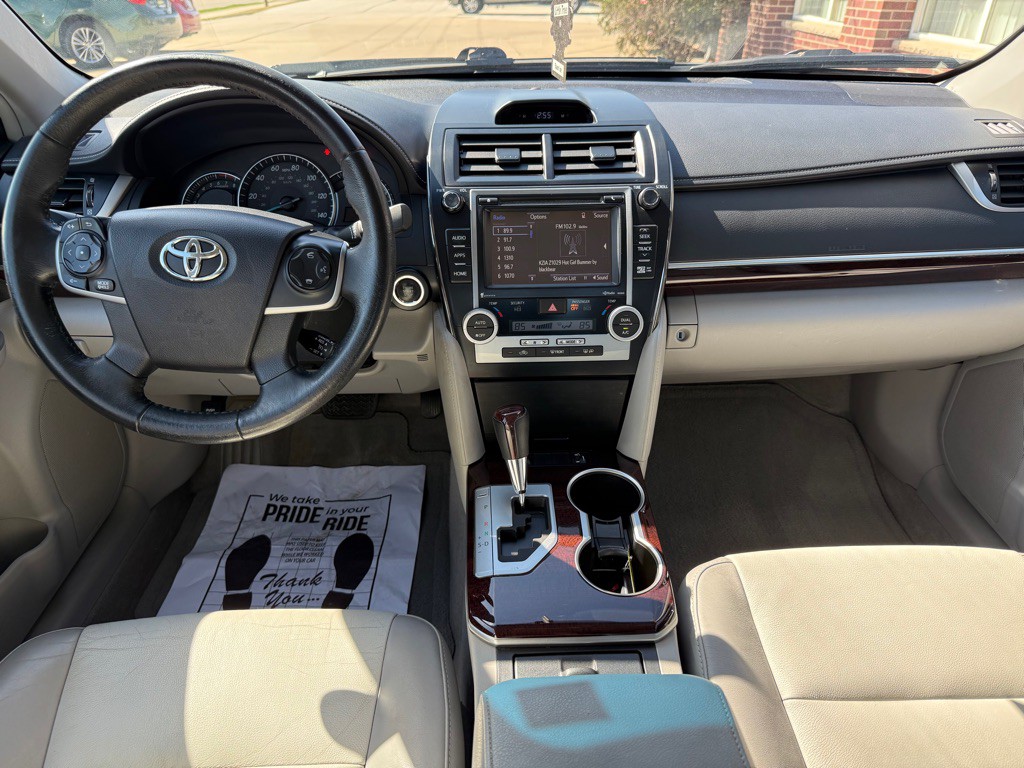 2014 Toyota Camry Image 19