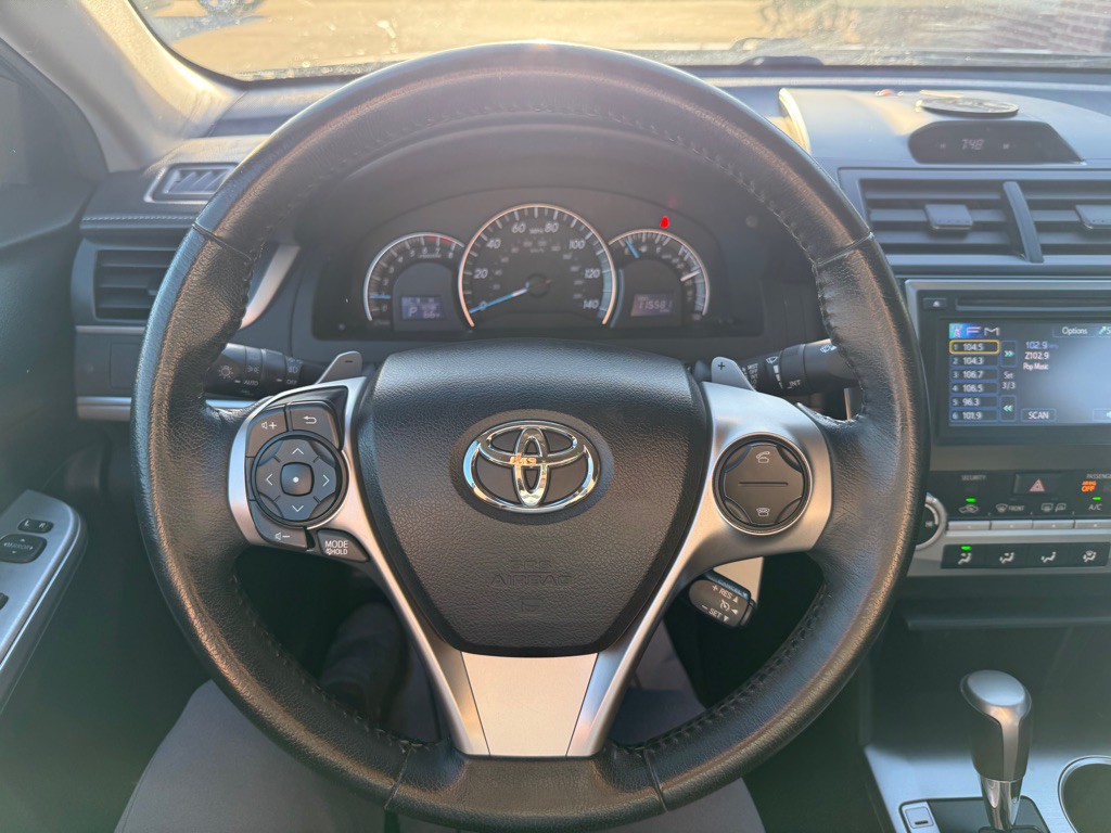 2013 Toyota Camry Image 10