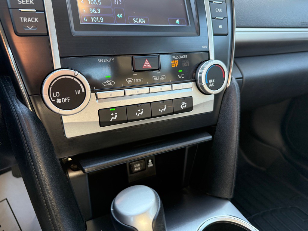 2013 Toyota Camry Image 13