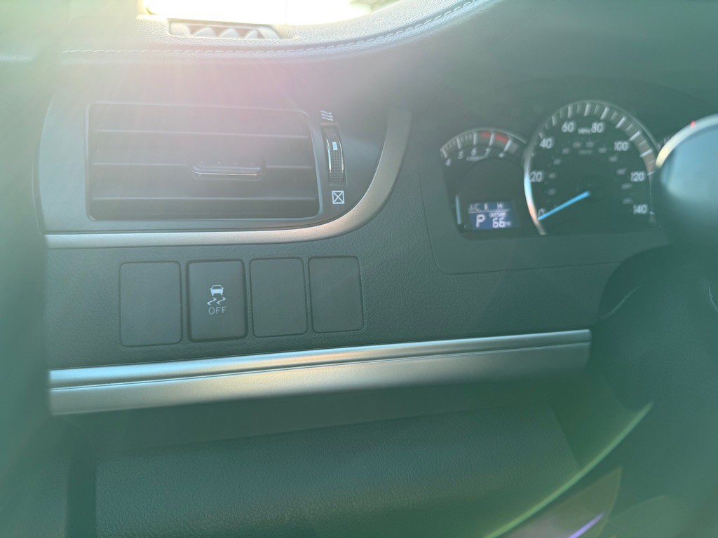 2013 Toyota Camry Image 16