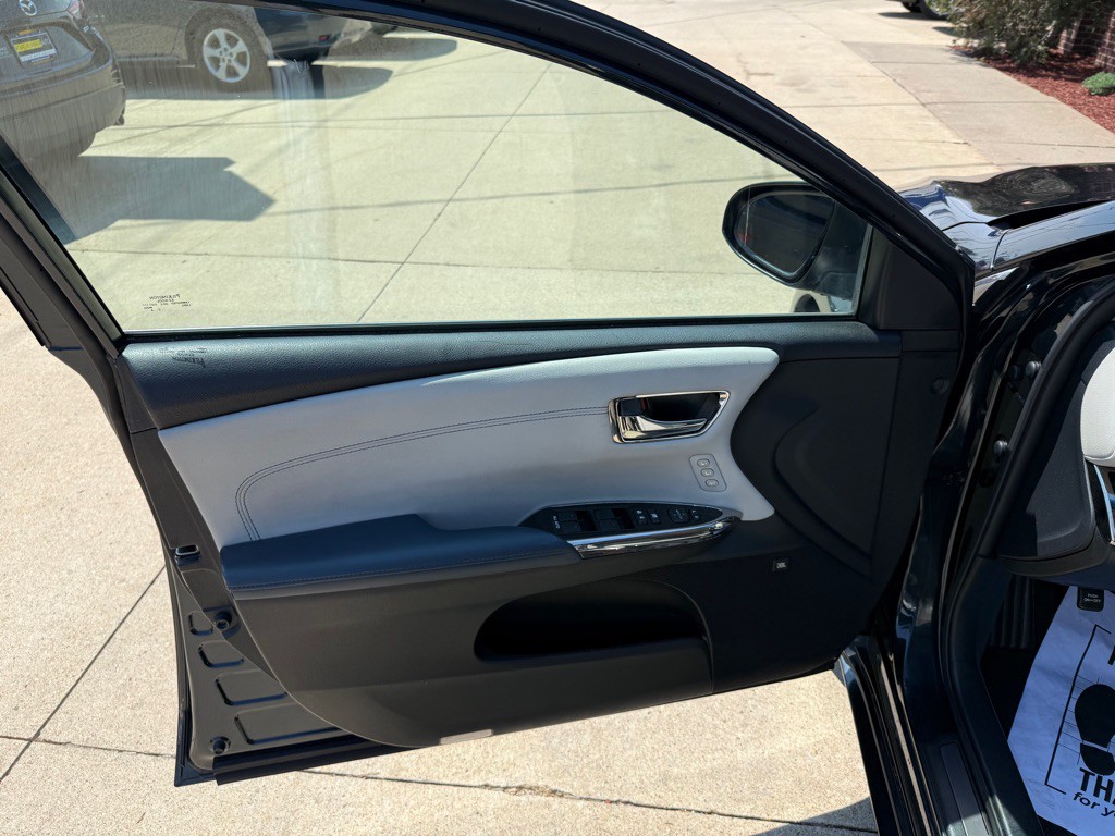 2015 Toyota Avalon Image 8