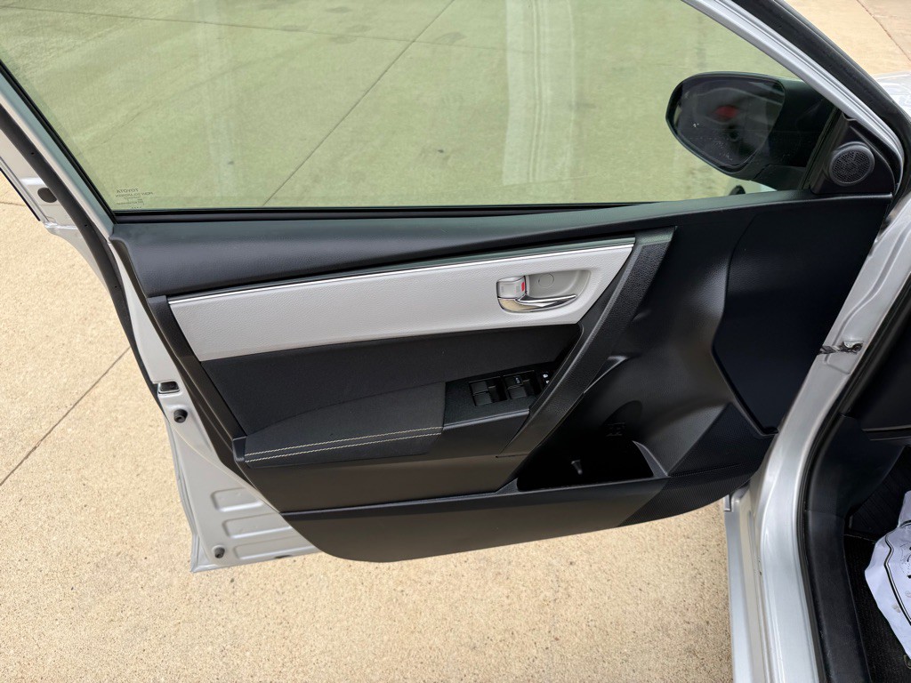 2017 Toyota Corolla Image 8