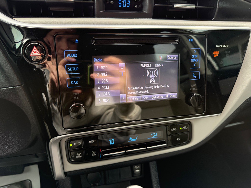 2017 Toyota Corolla Image 12