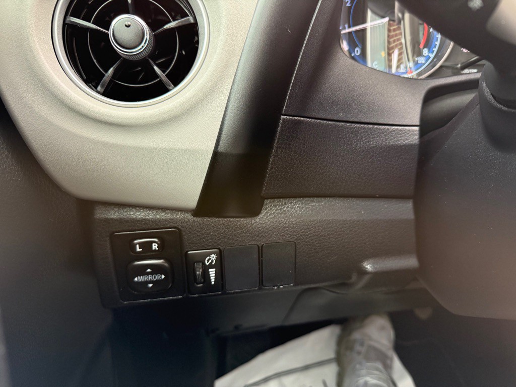 2017 Toyota Corolla Image 17