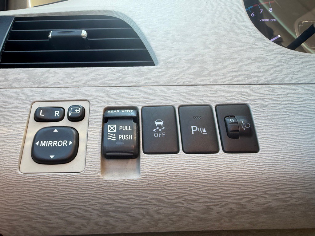 2011 Toyota Sienna Image 16
