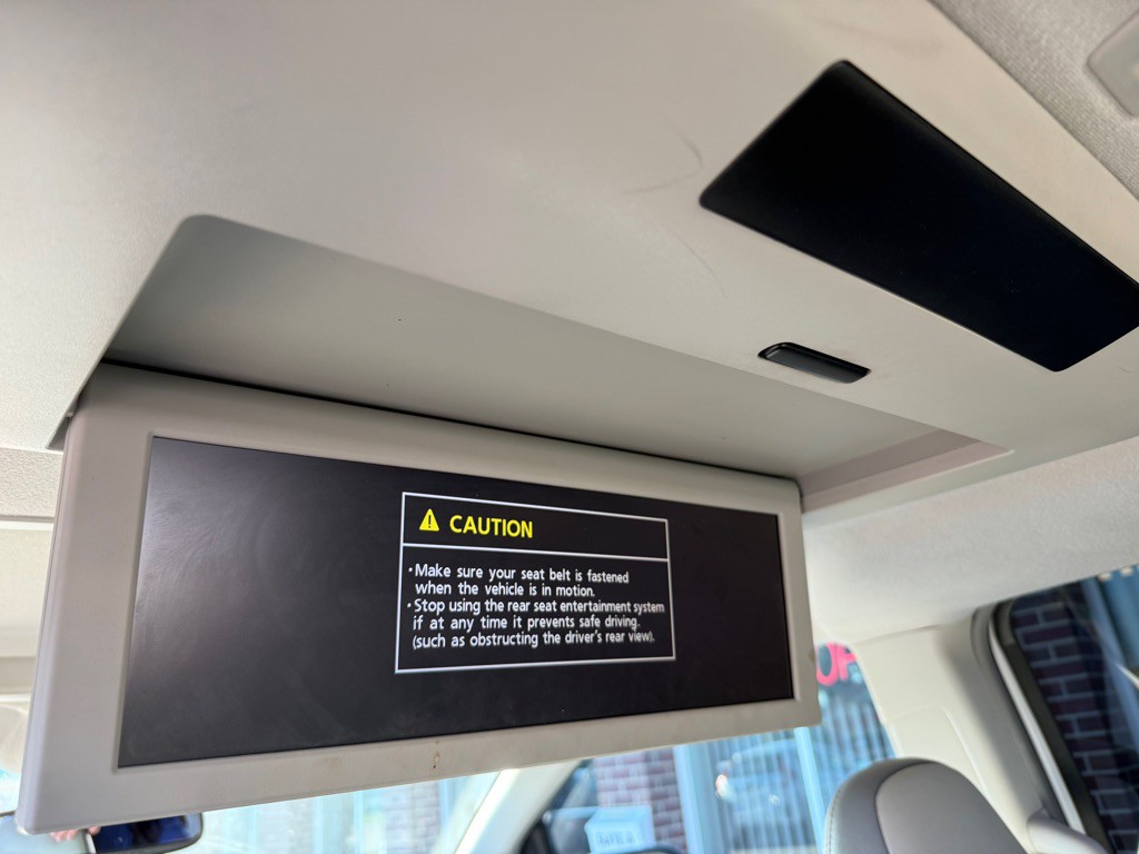 2011 Toyota Sienna Image 19