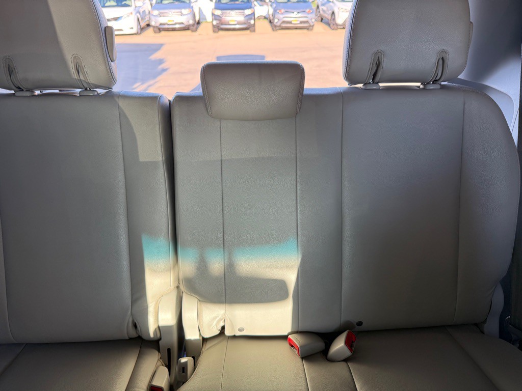 2011 Toyota Sienna Image 21