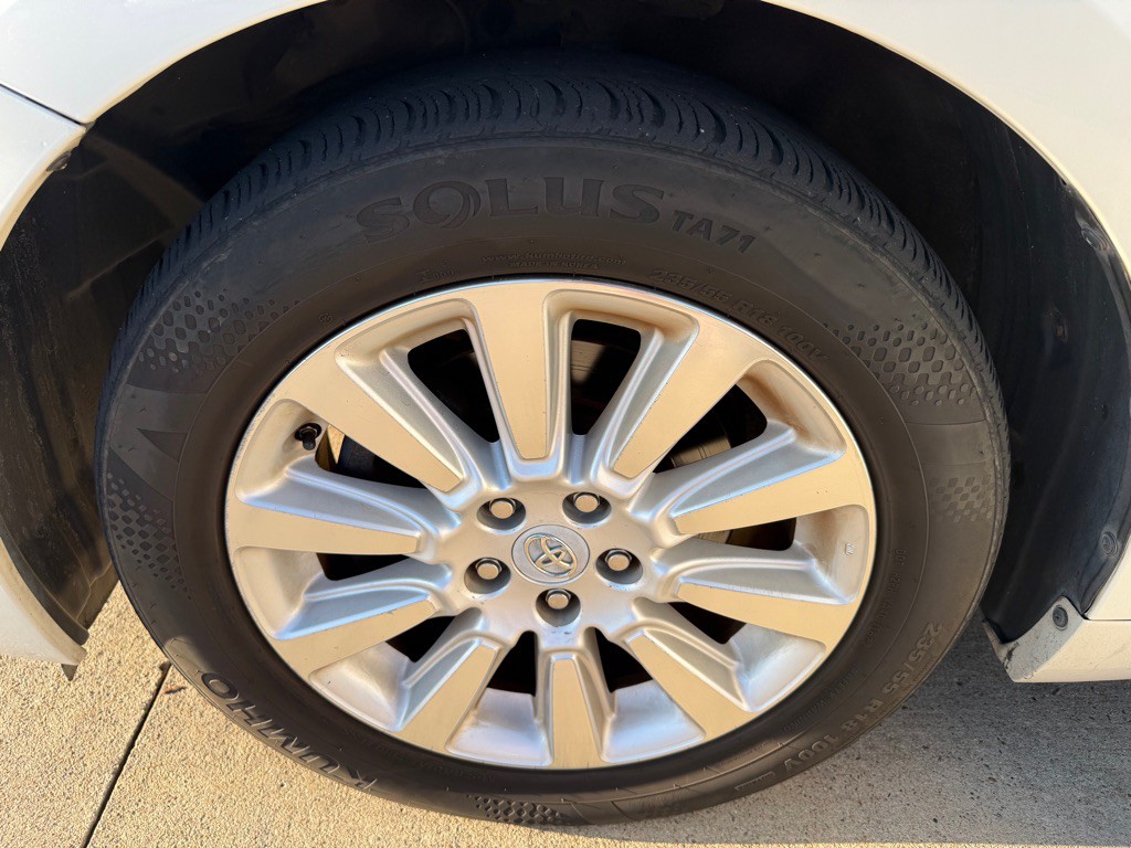 2011 Toyota Sienna Image 24