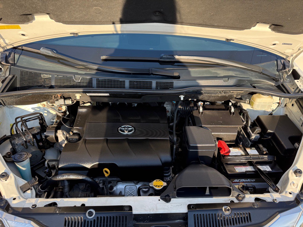 2011 Toyota Sienna Image 25