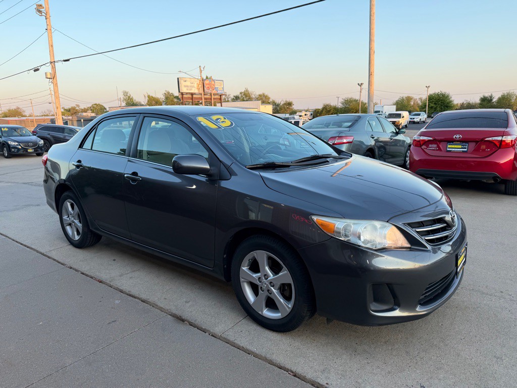 2013 Toyota Corolla Image 1