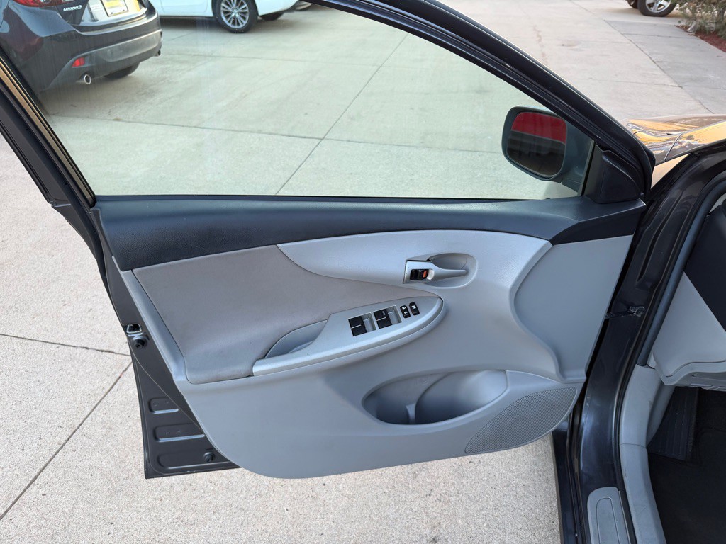 2013 Toyota Corolla Image 8