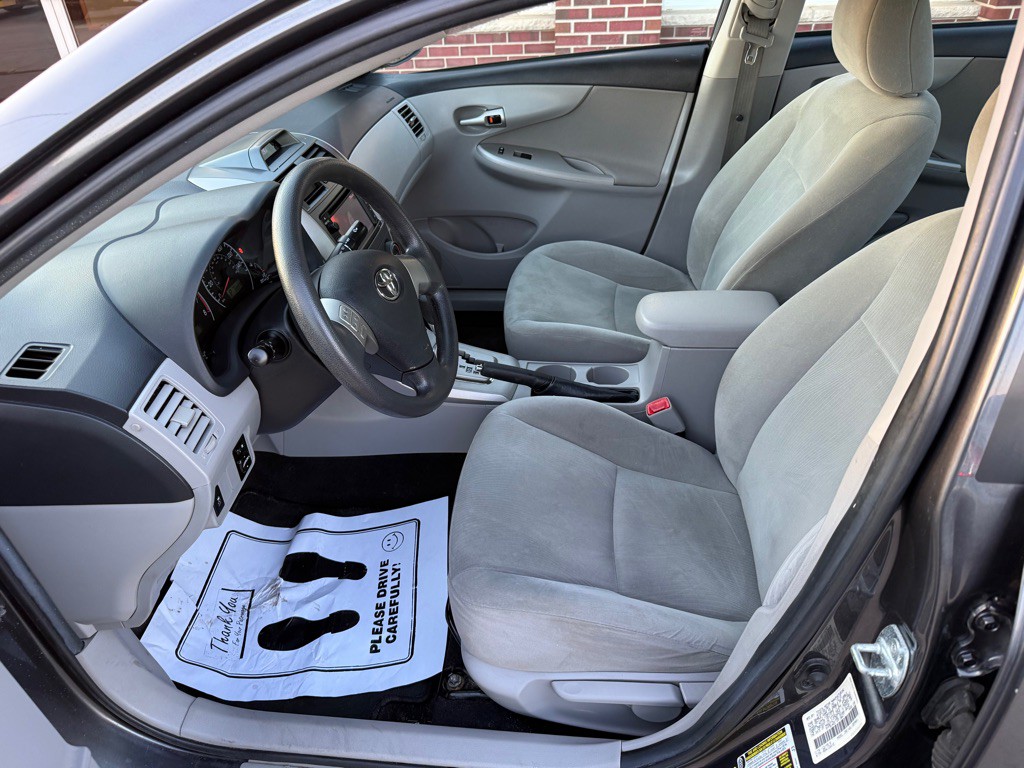 2013 Toyota Corolla Image 9