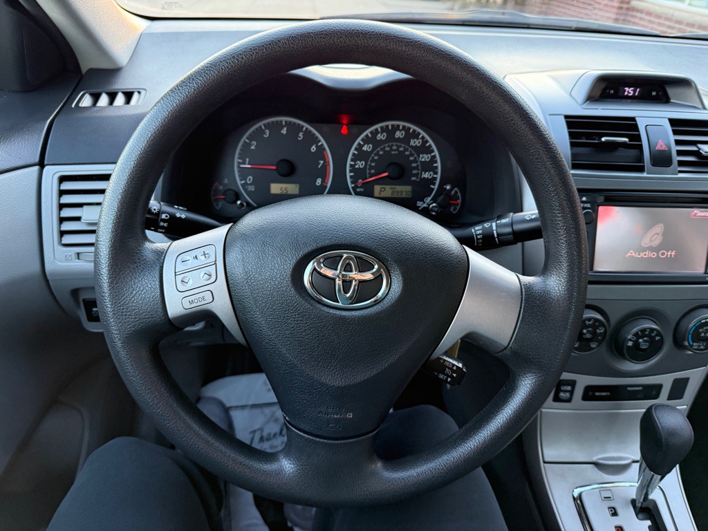 2013 Toyota Corolla Image 10
