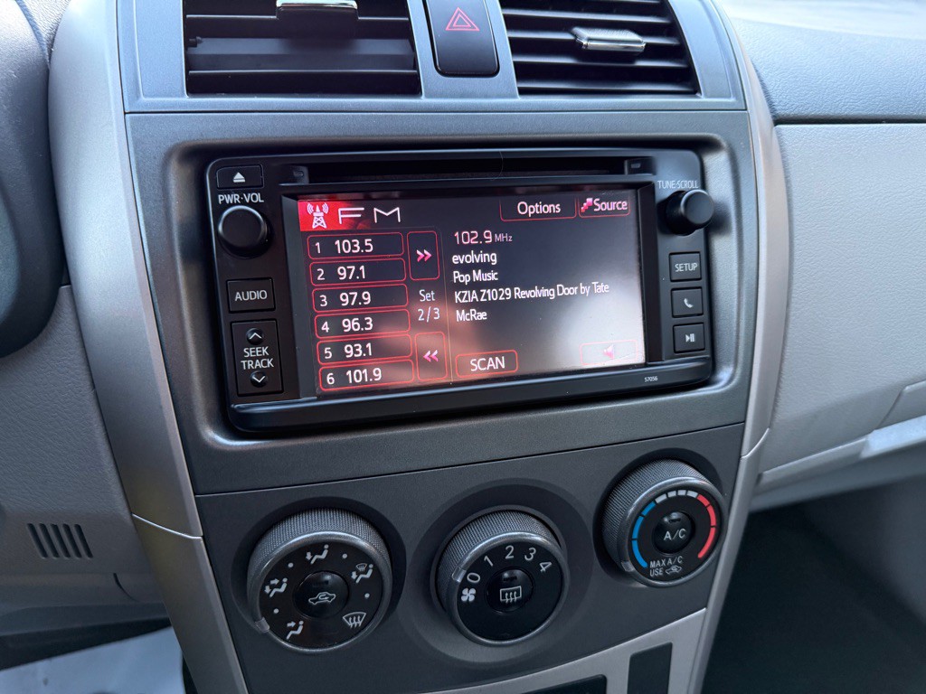 2013 Toyota Corolla Image 12