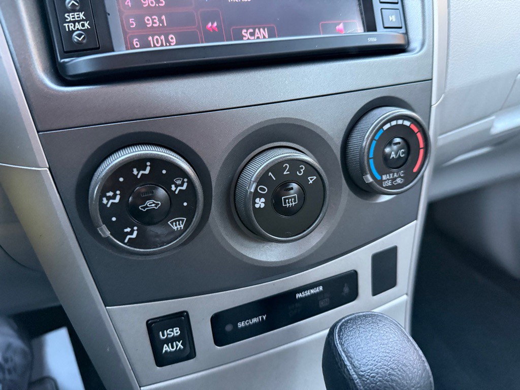 2013 Toyota Corolla Image 13