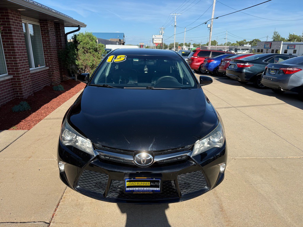 2015 Toyota Camry Image 2