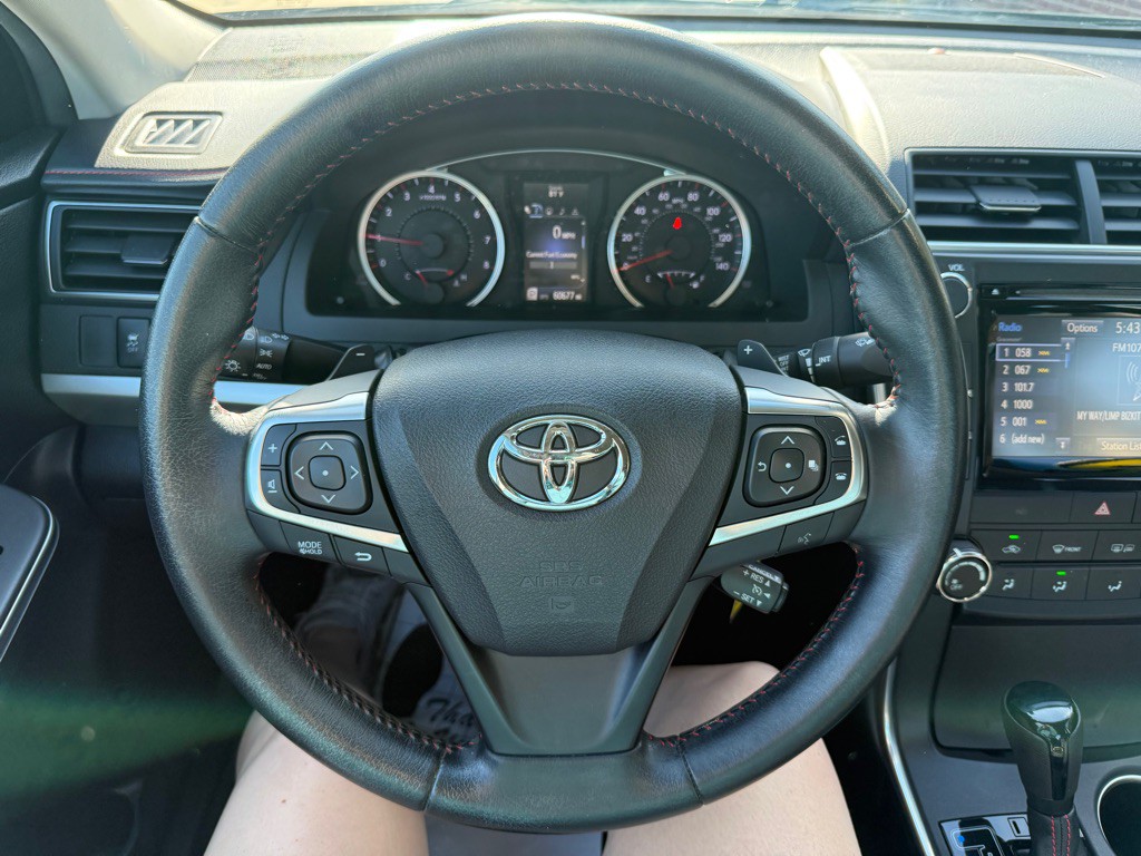 2015 Toyota Camry Image 10
