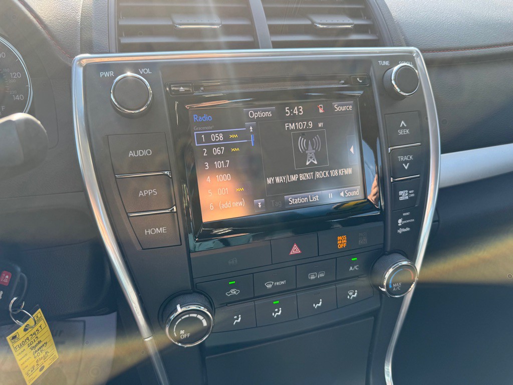 2015 Toyota Camry Image 12