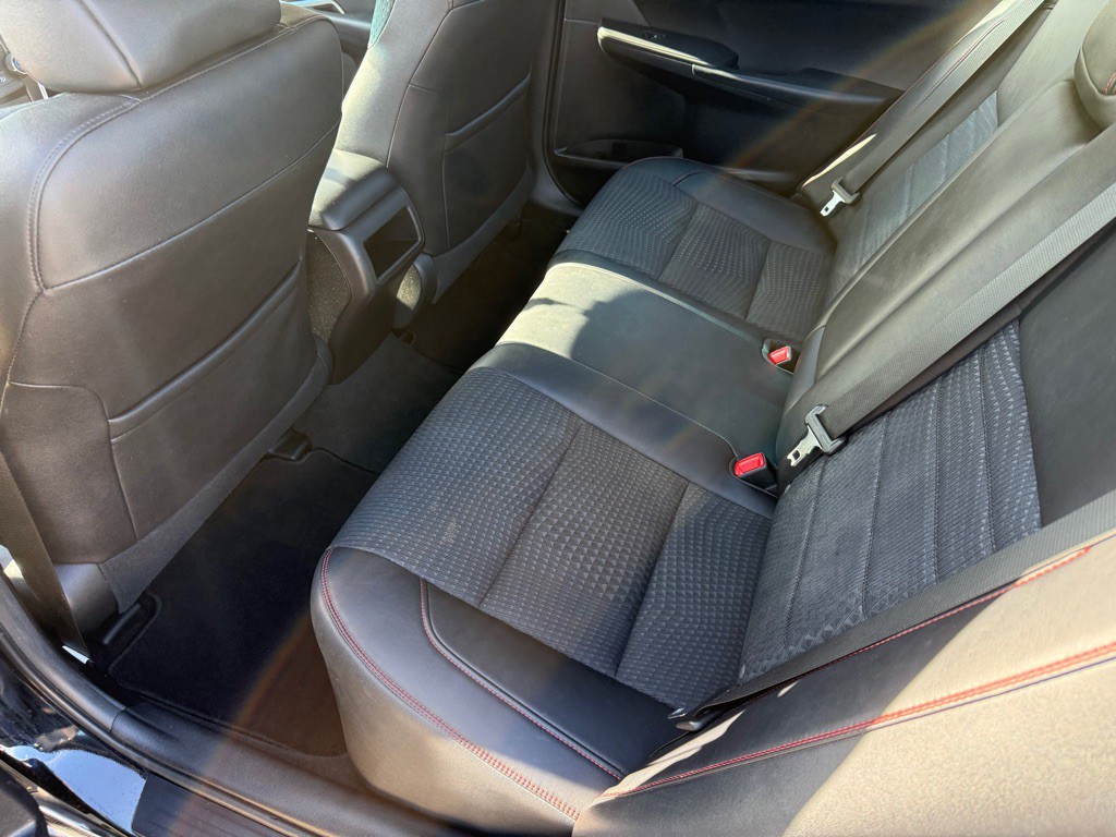 2015 Toyota Camry Image 17
