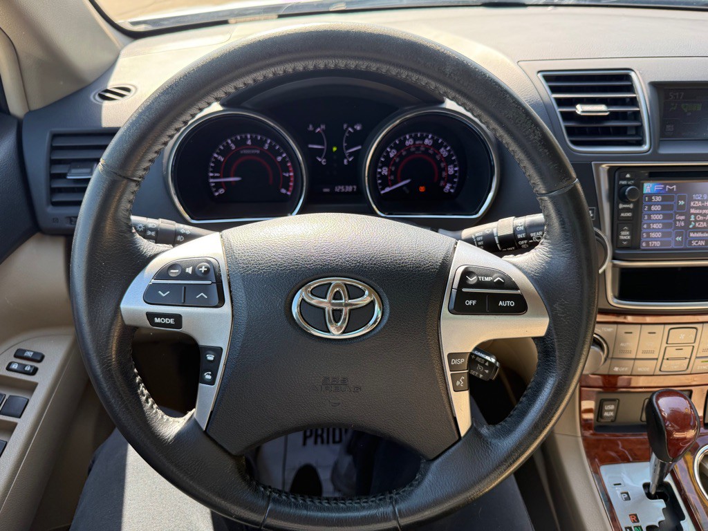 2013 Toyota Highlander Image 10
