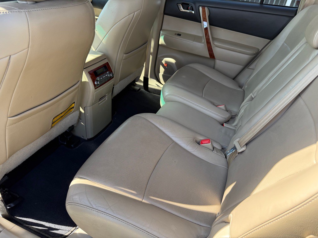 2013 Toyota Highlander Image 19