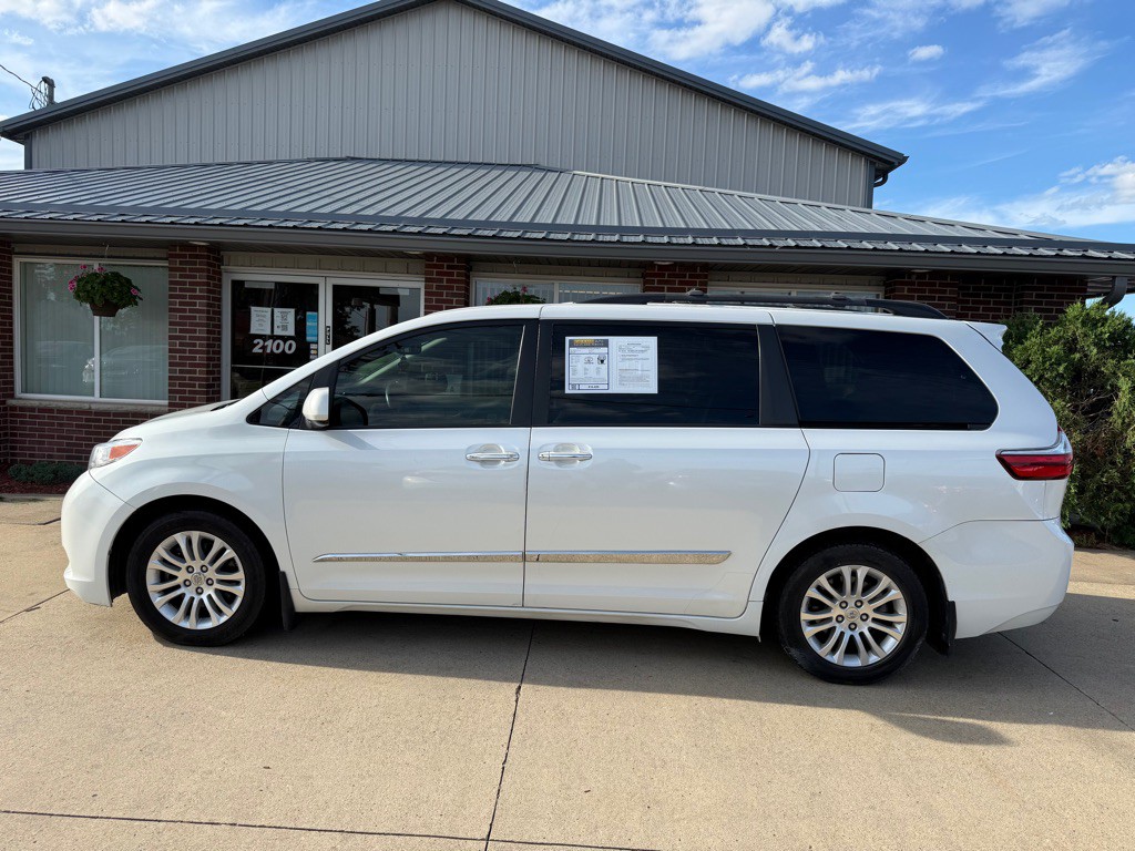 2016 Toyota Sienna Image 4
