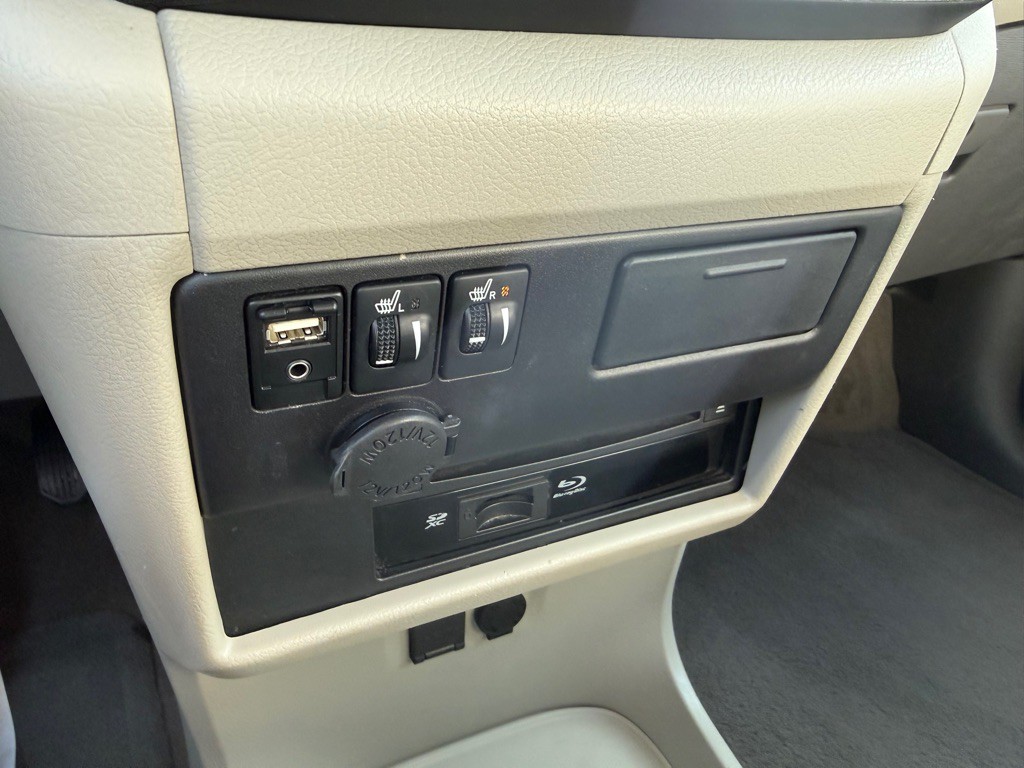 2016 Toyota Sienna Image 14