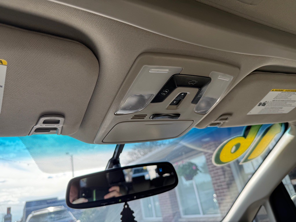 2016 Toyota Sienna Image 16
