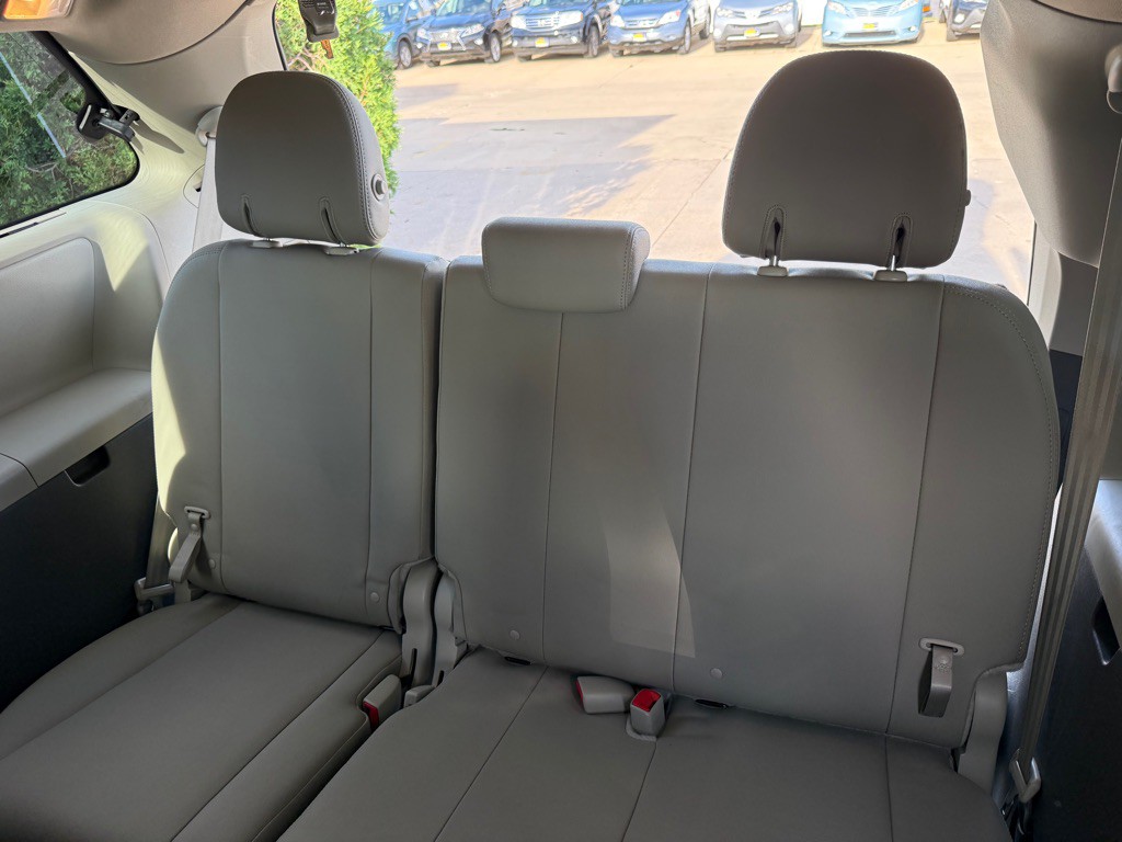 2016 Toyota Sienna Image 23