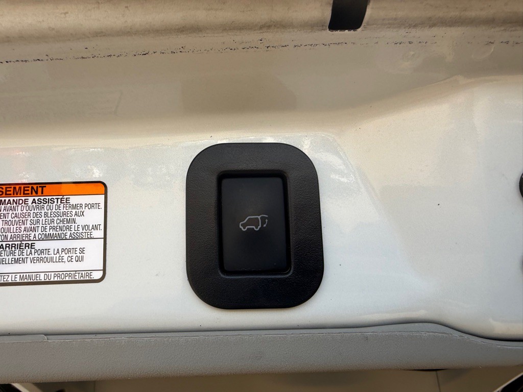 2016 Toyota Sienna Image 25