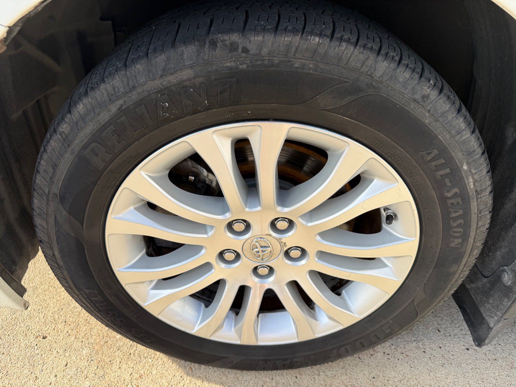 2016 Toyota Sienna Image 26