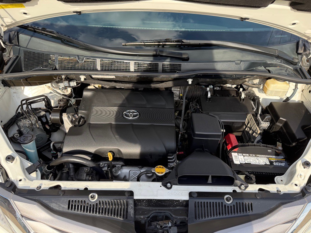 2016 Toyota Sienna Image 28