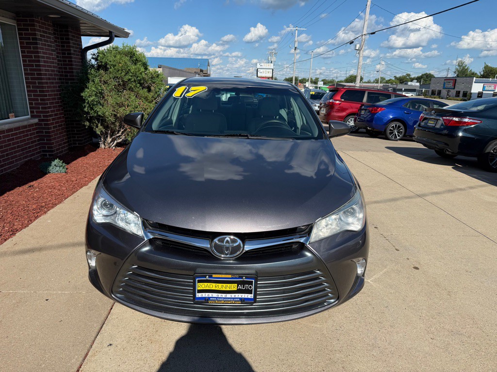 2017 Toyota Camry Image 2