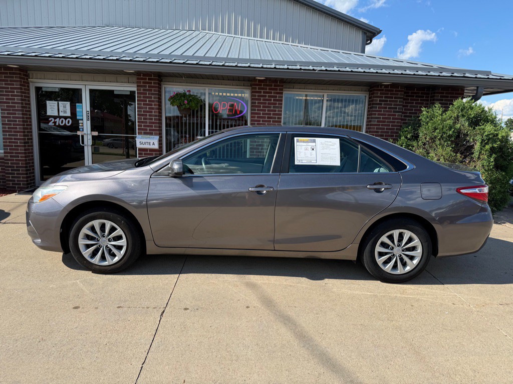2017 Toyota Camry Image 4