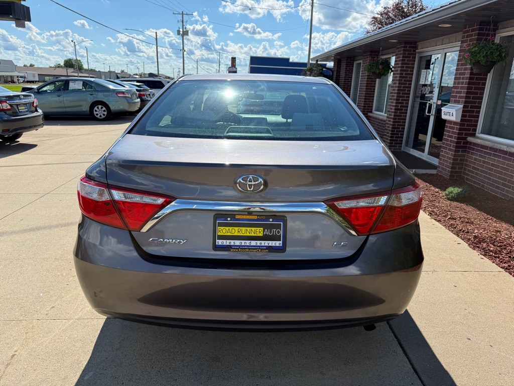 2017 Toyota Camry Image 6