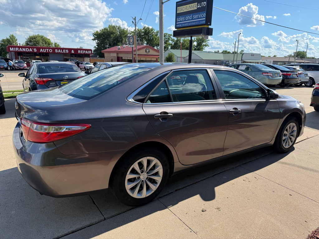 2017 Toyota Camry Image 7