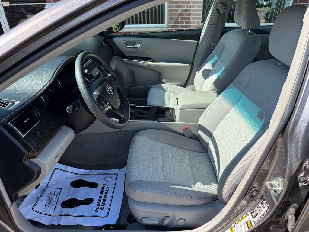 2017 Toyota Camry Image 9