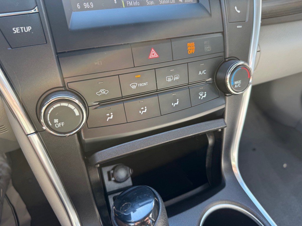 2017 Toyota Camry Image 14