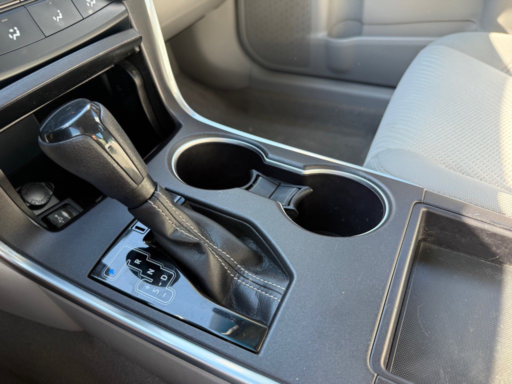 2017 Toyota Camry Image 15