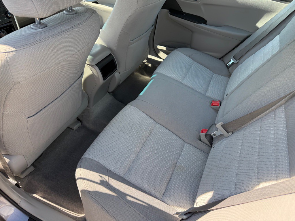 2017 Toyota Camry Image 18