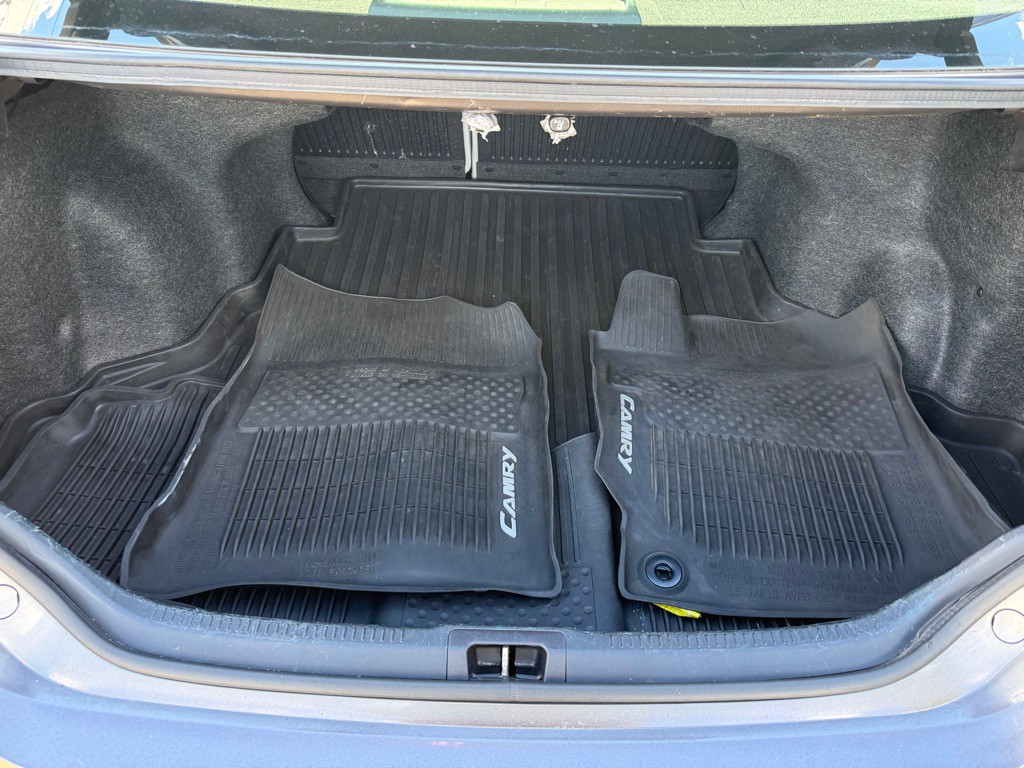 2017 Toyota Camry Image 20