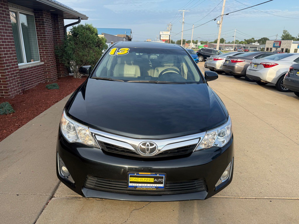 2013 Toyota Camry Image 2