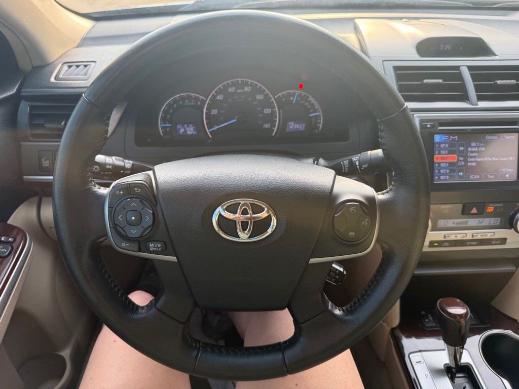 2013 Toyota Camry Image 10