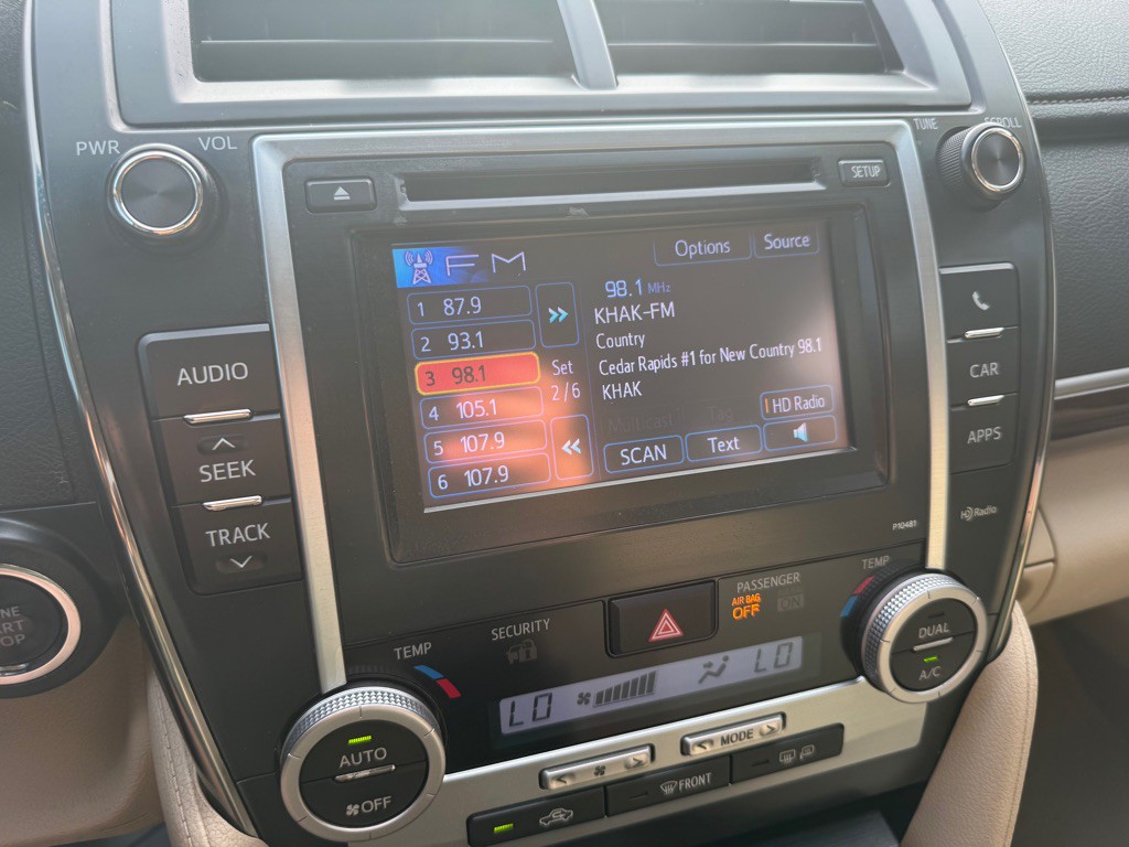 2013 Toyota Camry Image 12