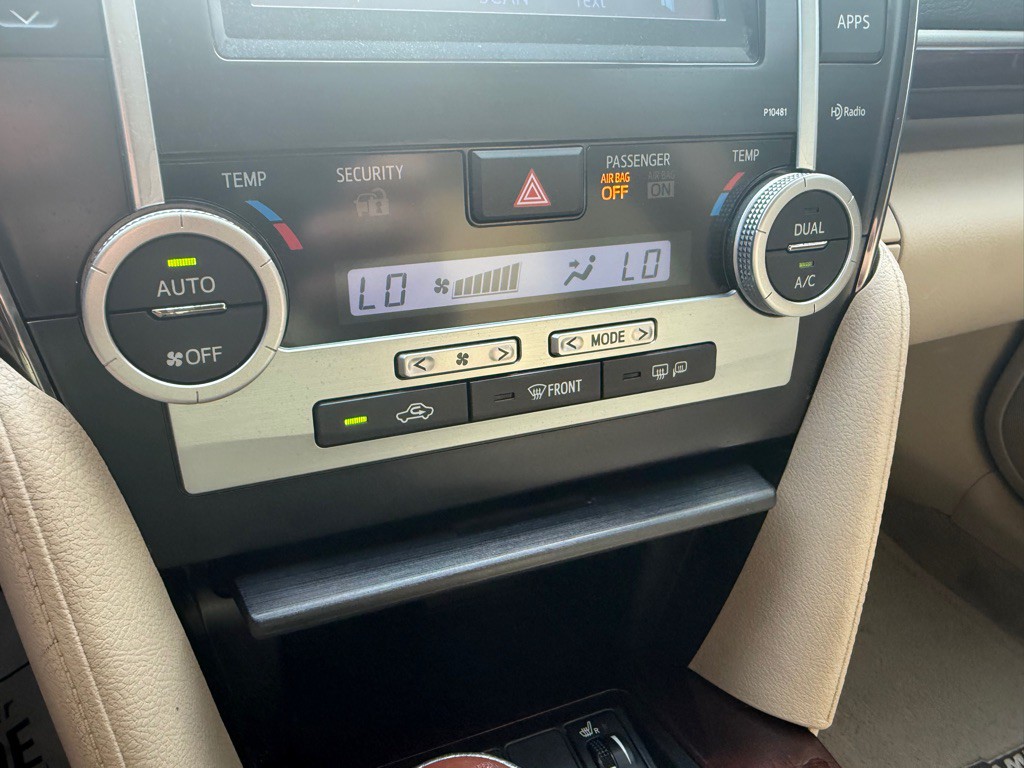 2013 Toyota Camry Image 14