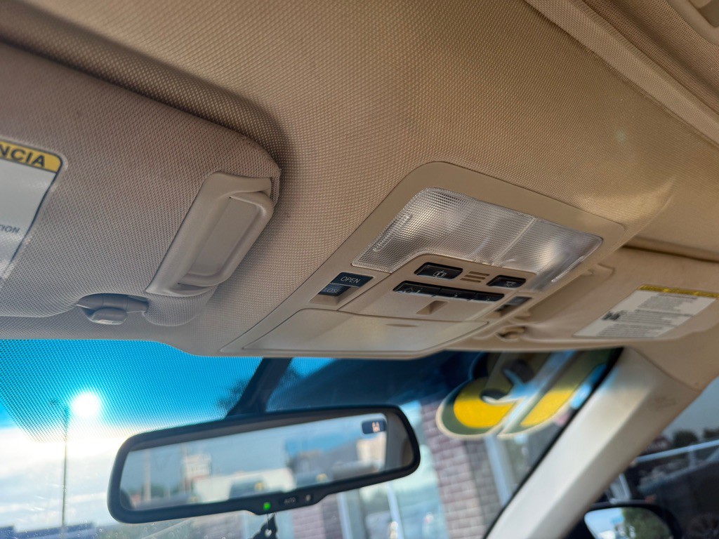 2013 Toyota Camry Image 16