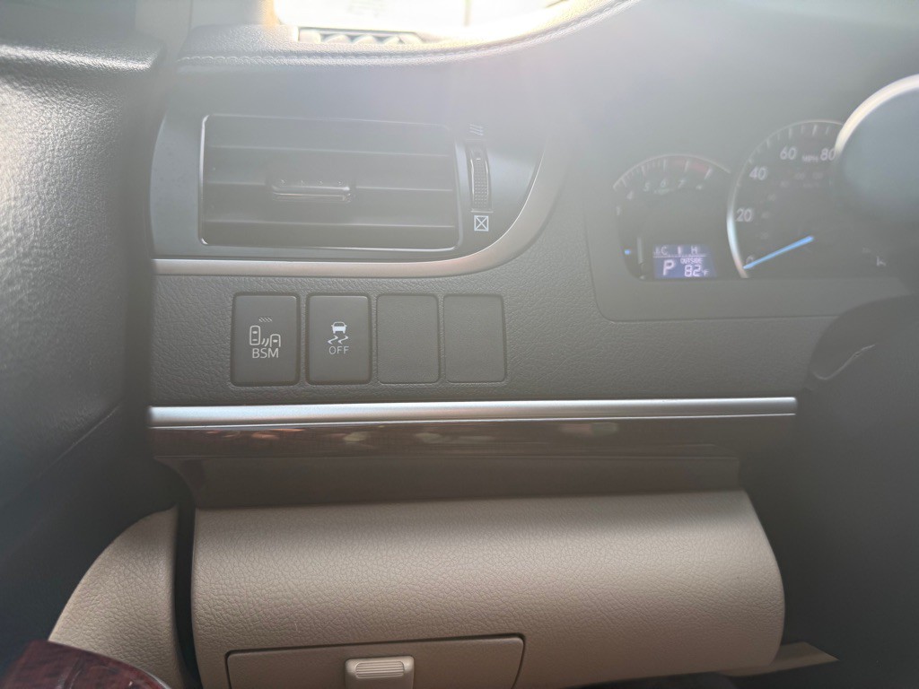 2013 Toyota Camry Image 18